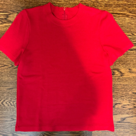 St. John Red Short-Sleeved Sweater Size M - Picture 4 of 7